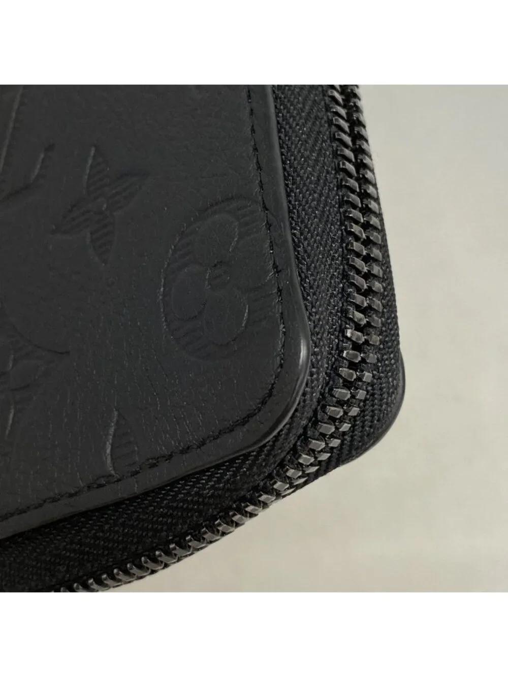 Louis Vuitton Wallet Monogram Shadow Zippy Vertical Noir